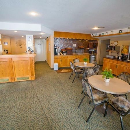 Woodland Inn Meadow Lake Exterior foto