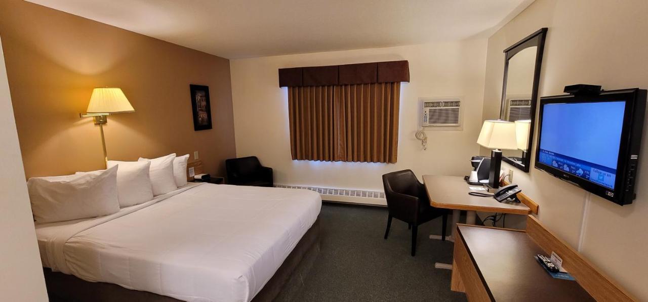 Woodland Inn Meadow Lake Exterior foto