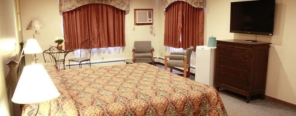 Woodland Inn Meadow Lake Exterior foto