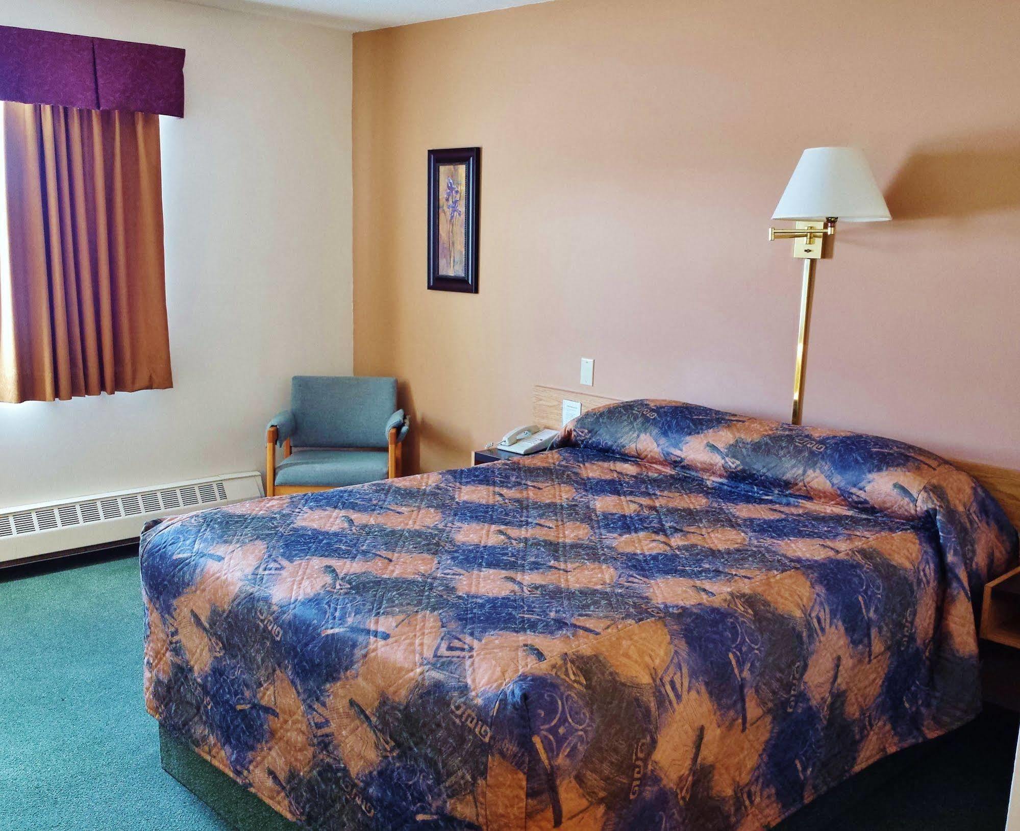 Woodland Inn Meadow Lake Exterior foto
