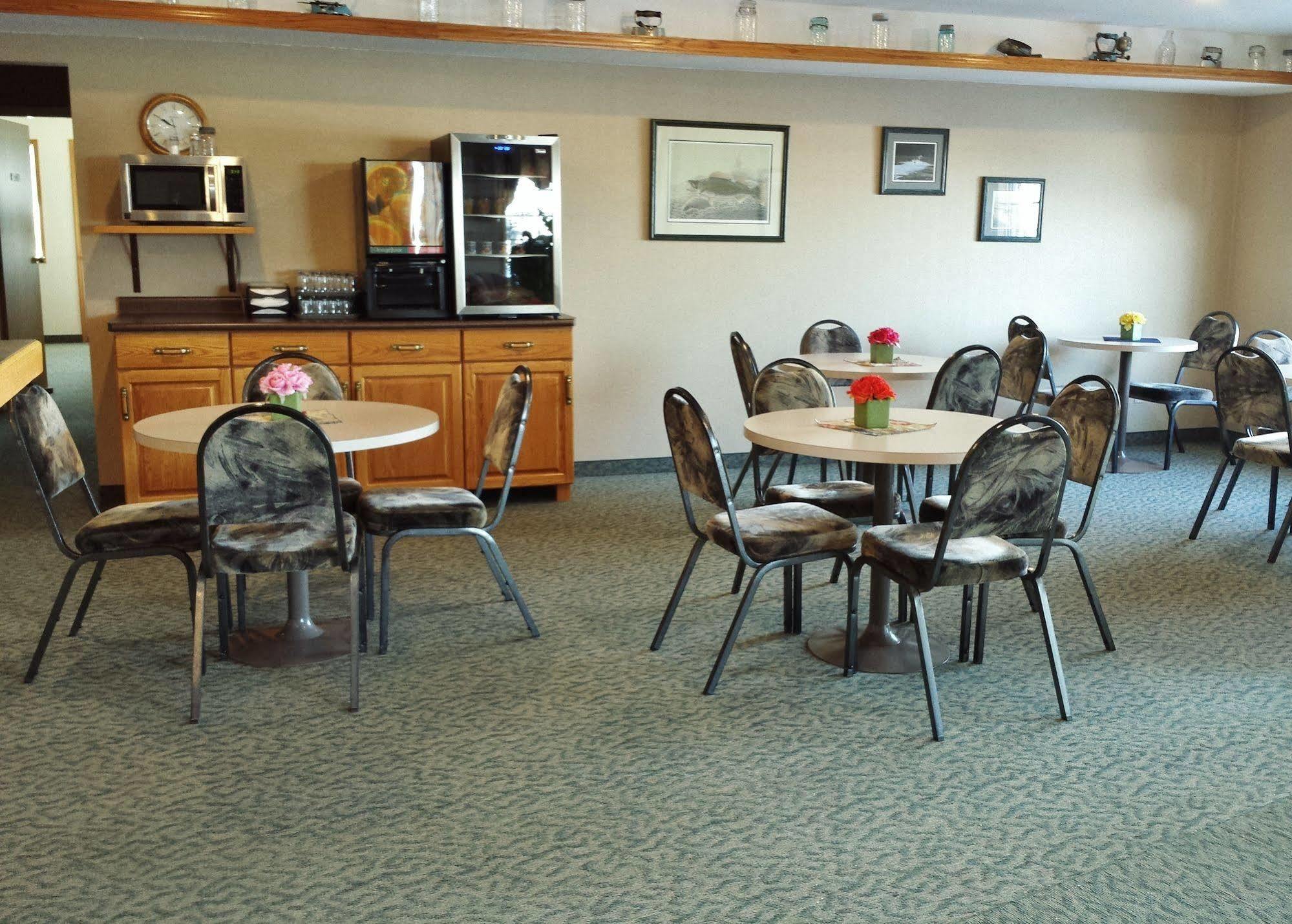Woodland Inn Meadow Lake Exterior foto