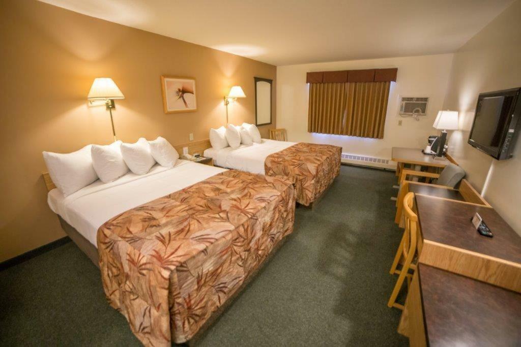 Woodland Inn Meadow Lake Exterior foto