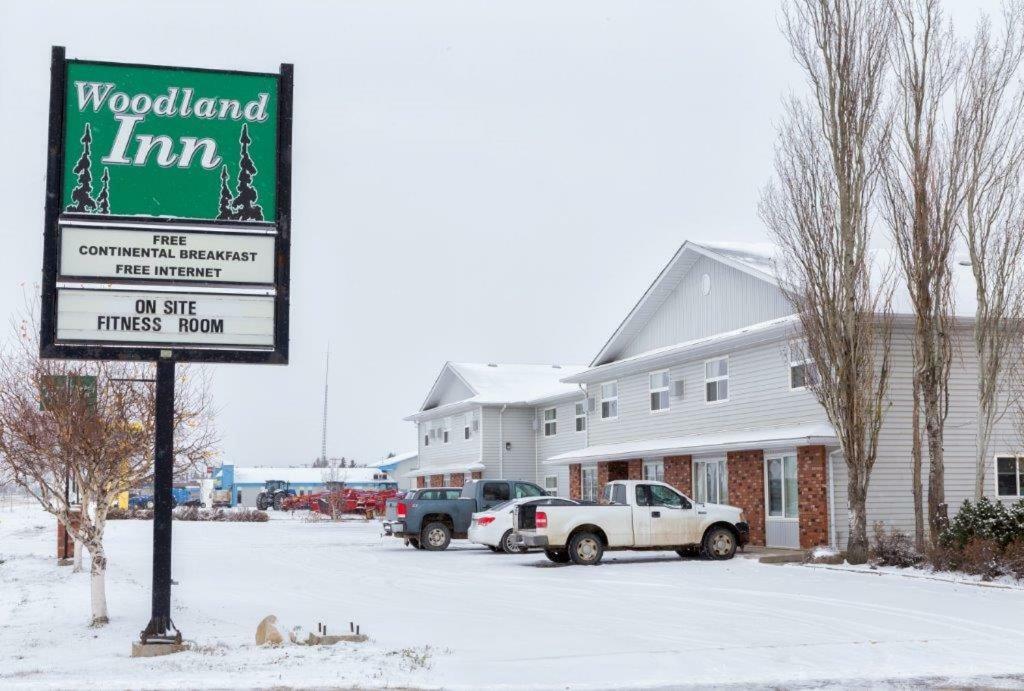 Woodland Inn Meadow Lake Exterior foto